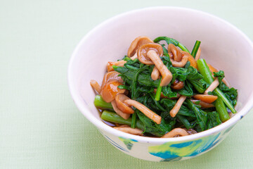 ナメコと春菊の煮浸し