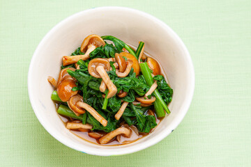 ナメコと春菊の煮浸し