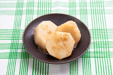 里芋の胡麻煮