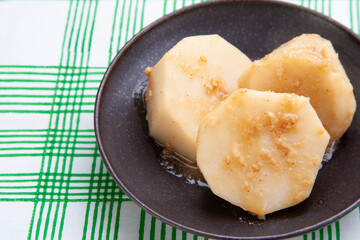 里芋の胡麻煮