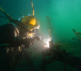 Underwater welding in deep ocean depths