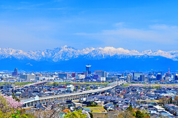 富山市街と立山連峰　呉羽山からの眺め