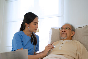 Obraz premium Female health care worker is take care senior man at home.