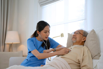 Obraz premium Female health care worker is take care senior man at home.