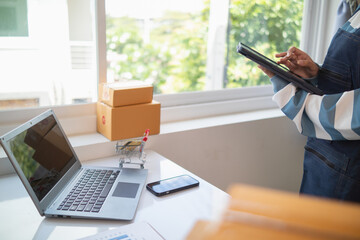 SME entrepreneurs prepare packages and verify customer information deliver products according...