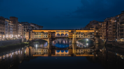 ponte vecchio at night city