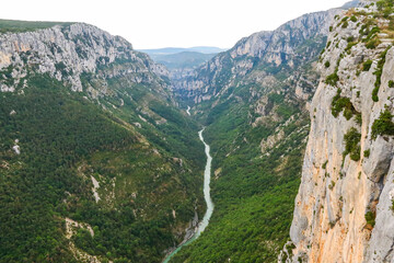 Obraz premium Verdon Gorge, a river canyon located in the southern Alps in France, as seen from the Belvedere of La Carelle along the Route des Crêtes (ridge road)