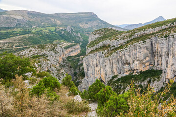 Fototapeta premium Verdon Gorge, a river canyon located in the southern Alps in France, as seen from the Belvedere of Trescaïre along the Route des Crêtes (ridge road)