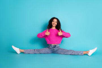 Full body photo of attractive teen girl sit split thumb up dressed stylish pink clothes isolated on...