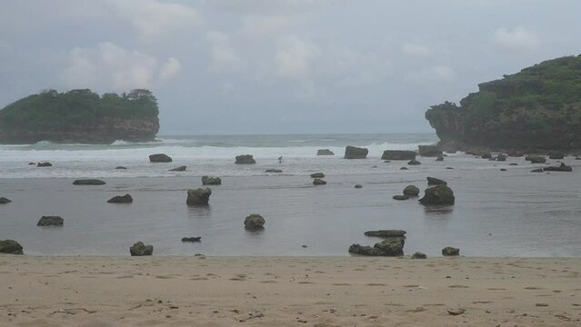 Big waves at Watu Karung beach