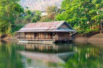 Obraz premium Houses on the River Kwai in Thailand
