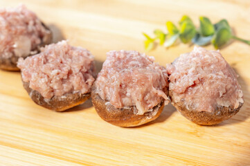 シイタケの肉詰め