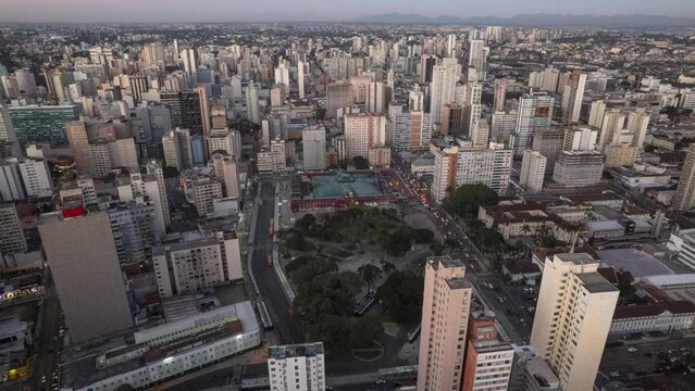 V&iacute;deo de drone da Pra&ccedil;a Rui Barbosa em Curitiba, imagem a&eacute;rea em Hyperlapse
