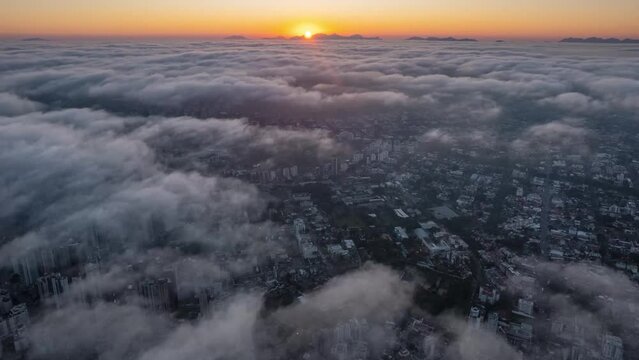 HYPERLAPSE em Curitiba. Drone hyperlapse Curitiba. Amanhecer em Curitiba. C&eacute;u de curitba. Nuvens em Curitiba. Clima de curitiba. 
