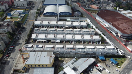 Visão aérea de um conjunto de casas em um bairro de mogi das cruzes, são paulo, brasil