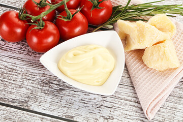 Cheese sauce in the bowl