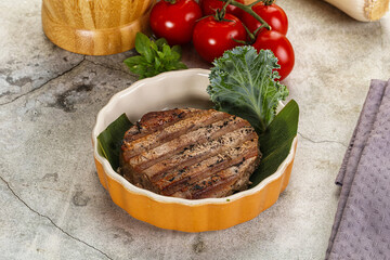 Grilled tuna medallion in the plate