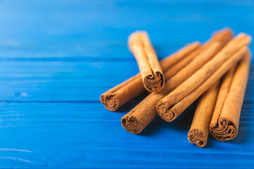 Ceylon cinnamon.Cinnamon sticks on a textured wooden background. Cinnamon roll and powder. Spicy spice for baking, desserts and drinks. Fragrant ground cinnamon. Close-up. Place for text. copy space