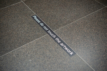 Fototapeta premium please do not touch the artwork