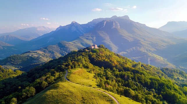 Montemonaco e monti Sibillini visti dal drone