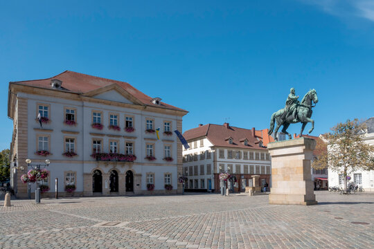 Rathaus und Rathausplatz Landau