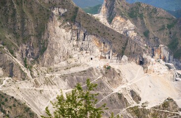Cave di famoso marmo bianco di Carrara sulle Alpi Apuane, Versilia, Toscana, Italia