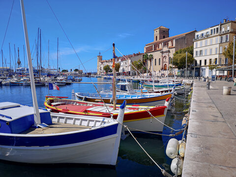 Bateaux a quais en France 