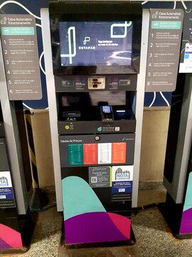 M&aacute;quina pagamento de estacionamento aeroporto gale&atilde;o - Gale&atilde;o airport parking payment machine