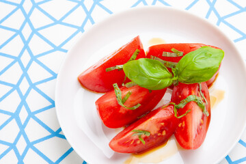 トマトのバジル醤油掛け