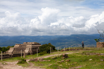 Monte Alb&aacute;n - Pre-Columbian archaeological site