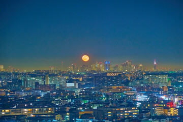 川崎市多摩区と東京都(西新宿)方面の夜景と月出