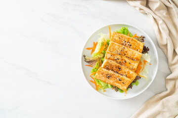 teriyaki tofu salad with sesame