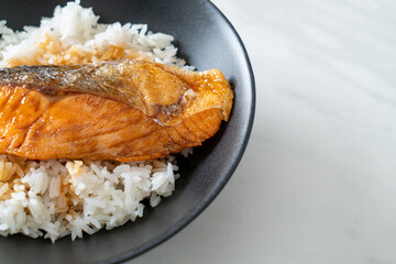 Grilled Salmon with Soy Sauce Rice Bowl