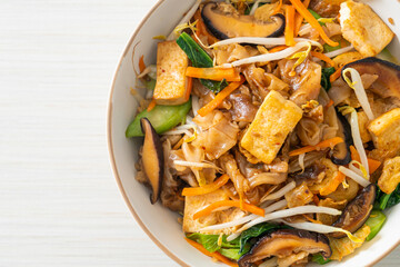 stir-fried noodles with tofu and vegetables
