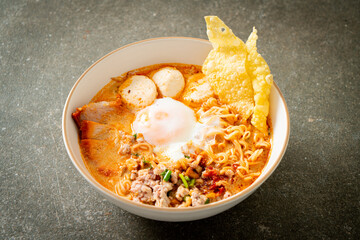 instant noodles with pork and meatballs in spicy soup