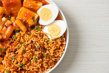 Korean instant noodles with Korean rice cake and fish cake and boiled egg