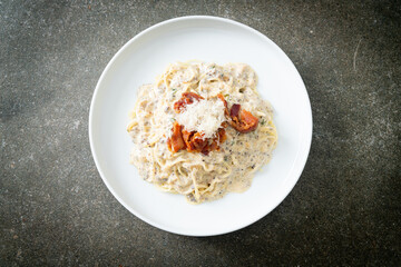 spaghetti with truffle cream sauce and mushroom