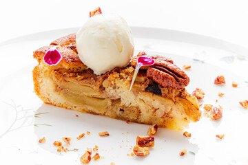 apple cake with ice cream
