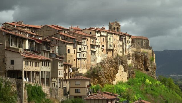 Mirador de Frias ( Viewpoint of Frias), Located at the Montes Obarenses, the medieval town of Fr&iacute;as is considered one of the prettiest villages in Spain and declared of Cultural Interest.
