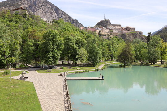Le parc de la Schappe, parc public, ville de Brian&ccedil;on, d&eacute;partement des Hautes Alpes, France
