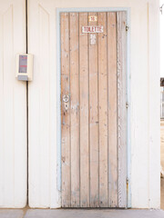 Cabina con toilette in uno stabilimento  balneare a Cesenatico, Emilia-Romagna, Italia