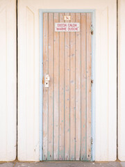 Cabina con doccia calda in uno stabilimento  balneare a Cesenatico, Emilia-Romagna, Italia