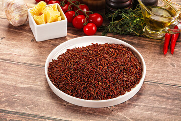 Red raw dry rice gor cooking