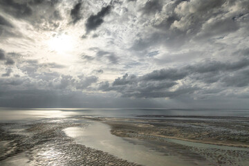 La baie de Somme vue du ciel avant un orage (Le Hourdel)
