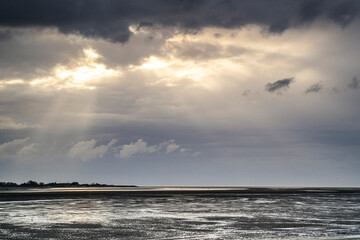 Obraz premium La baie de Somme vue du ciel avant un orage (Le Hourdel)