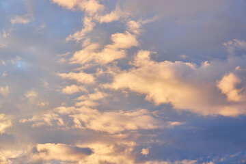 Fototapeta premium A captivating view of the sky at sunset, vibrant colors painting the clouds