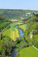 Oberes Donautal, Blick vom Knopfmacherfelsen auf Kloster Beuron