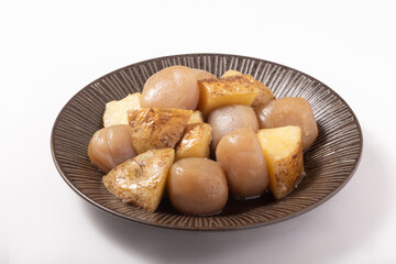 新じゃがいもと玉こんにゃくの旨辛煮