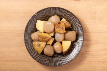 新じゃがいもと玉こんにゃくの旨辛煮