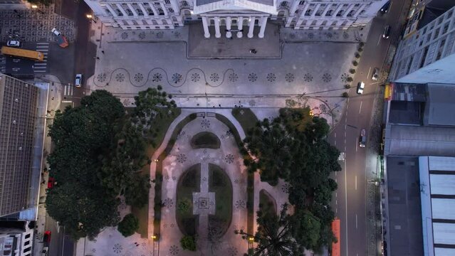 Drone UFPR. Imagem a&eacute;rea da Universidade Federal do Paran&aacute;. Pr&eacute;dio hist&oacute;rio da federal do Paran&aacute;. Pra&ccedil;a Santos Andrade Curitiba. Universidade de direito do paran&aacute;. 